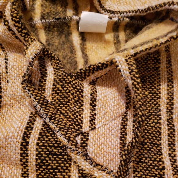 Beautiful blanket type hoodie. Brand new. Heavy, quality, cream and brown-gray. - Picture 4 of 6